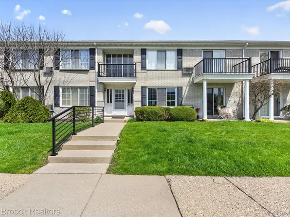 100 W Hickory Grove Rd APT E2, Bloomfield Hills, MI 48304