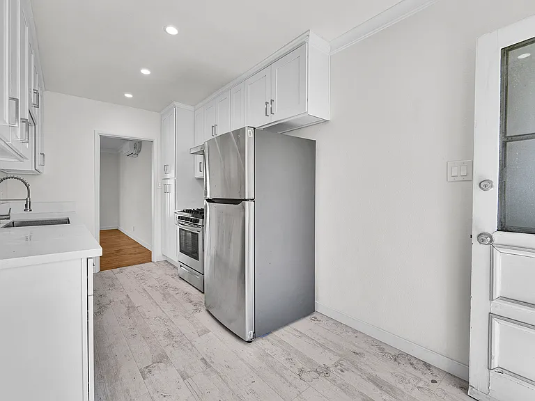 10706 Holman Ave — Photo 16