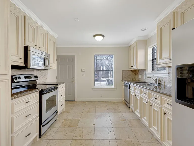 2306 Blodgett St #1 — Photo 5