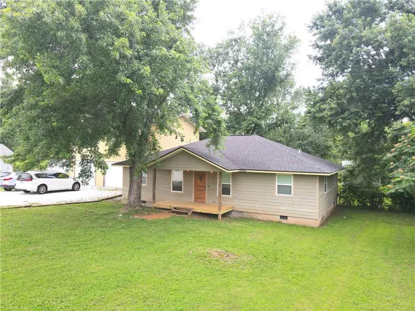 3008 Woods Ln, Rogers, AR 72756