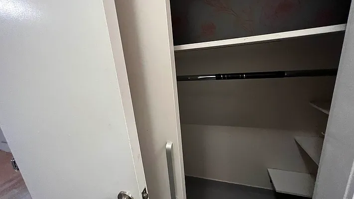 Rented by HOLTON REAL ESTATE INC. | media 18