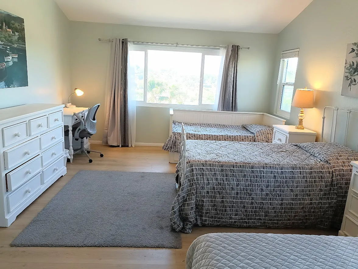 1620 1/4 York Dr — Photo 2