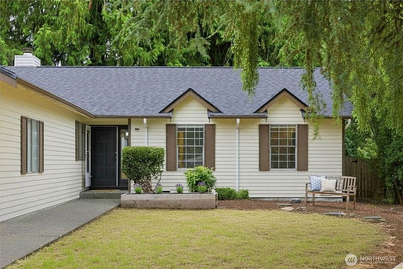 2nd image of 983 NE Marwood Drive