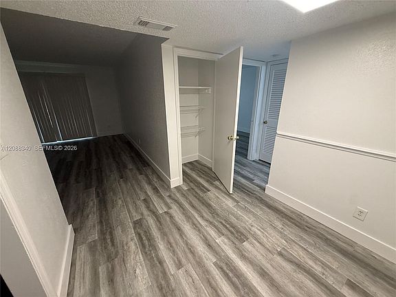 5th image of 305 Wymore Rd #106