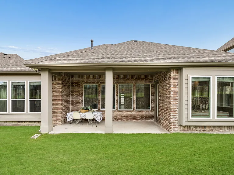 439 Montrose Dr — Photo 34