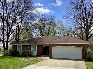 821 NE Cedar St, Lees Summit, MO 64086