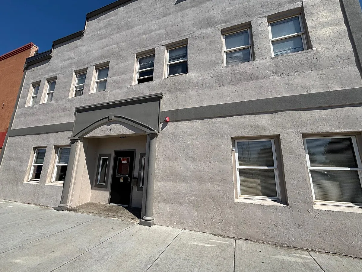 Unit Photo - 118 E 3rd St #104