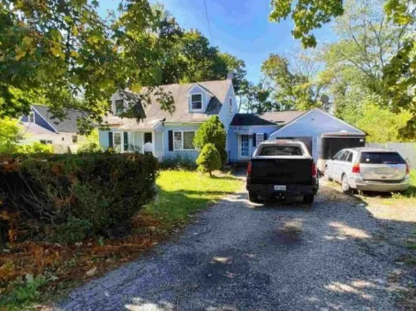 40 Willoughby St, Brentwood, NY 11717