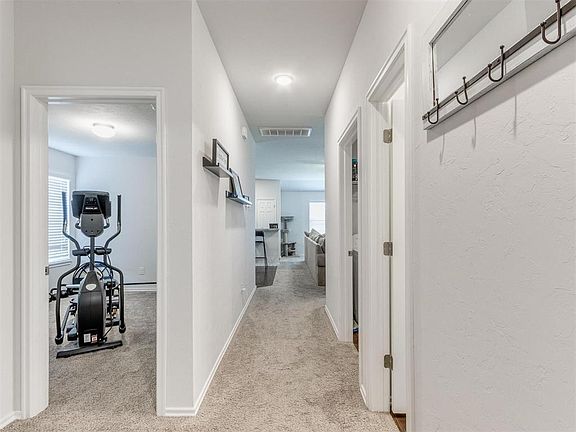 5th image of 11009 NW 99th St
