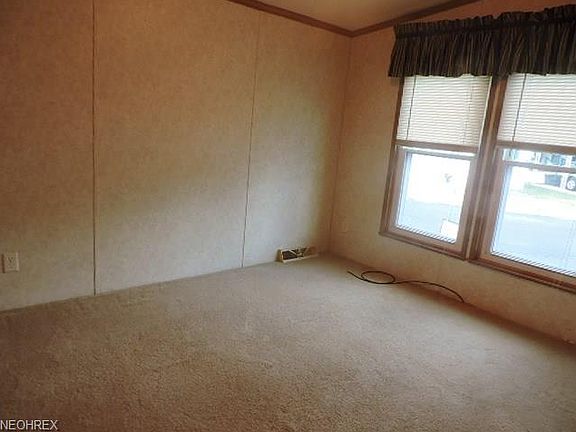 3rd image of 109 Maple Hill Ln
