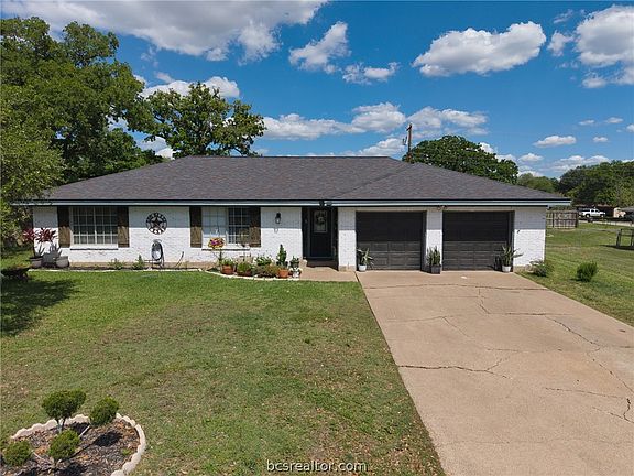 3rd image of 3613 Oak Ridge Dr
