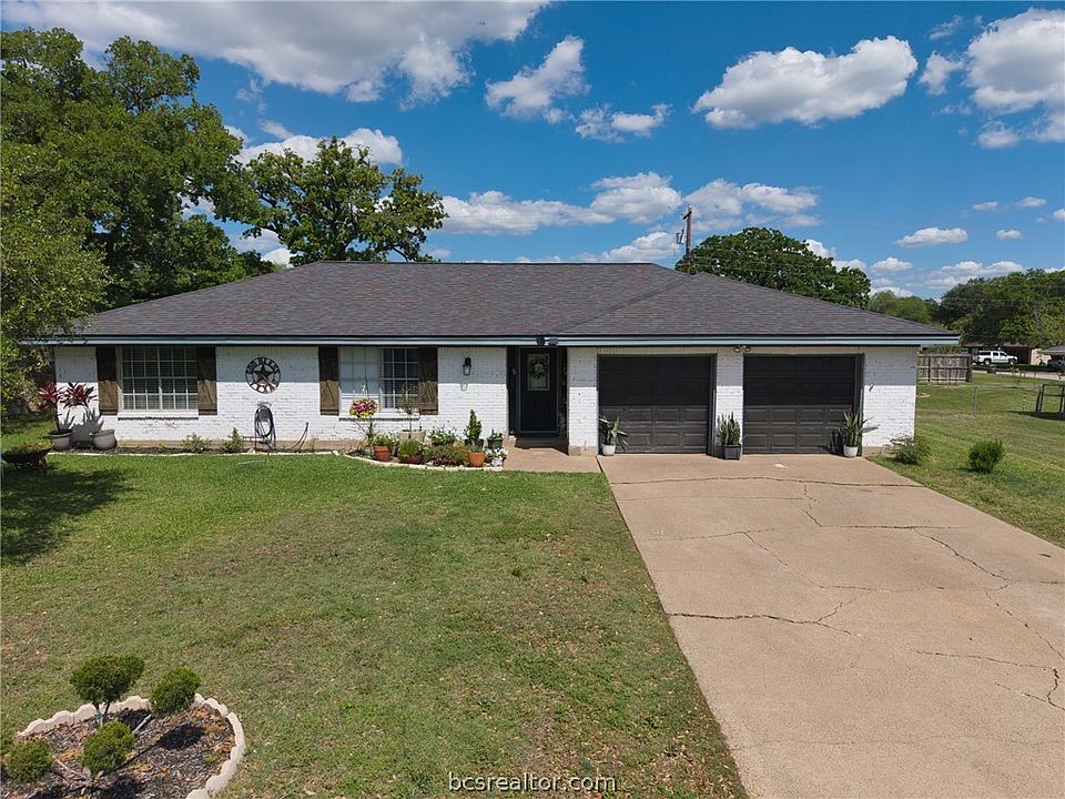 1st image of 3613 Oak Ridge Dr