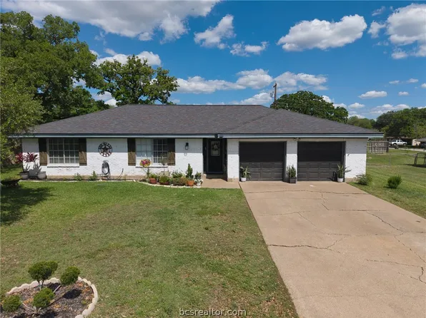 3613 Oak Ridge Dr, Bryan, TX 77802