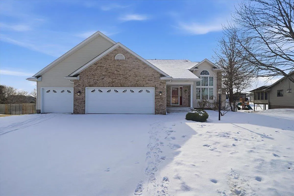 4724 Donald Dr photo 1