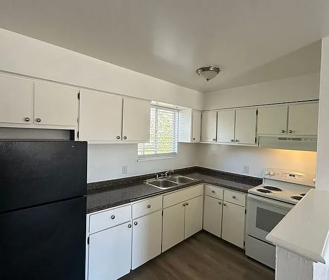 Keri Lyn Apartments — Photo 3