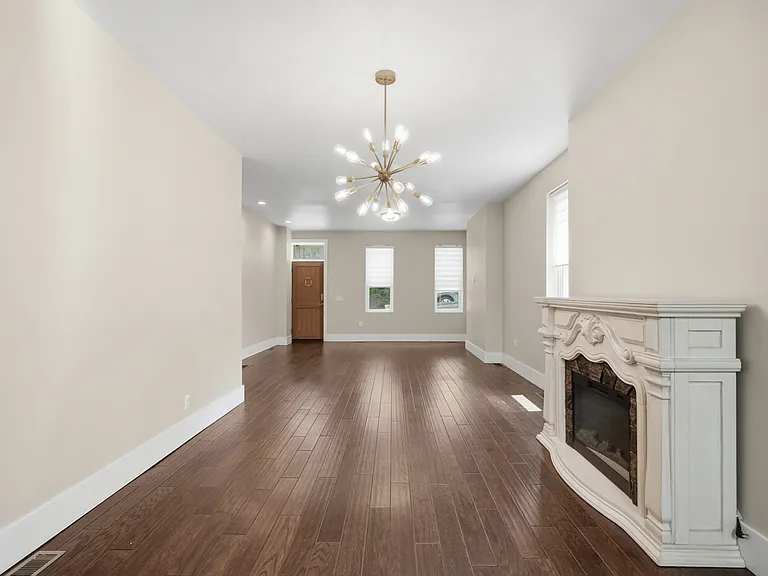 5641 Carnegie St — Photo 11