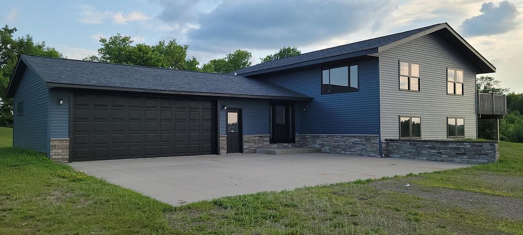 958 165th Ct NE - Property Image