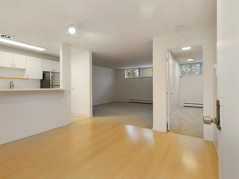 Seasons Apartments — Photo 8