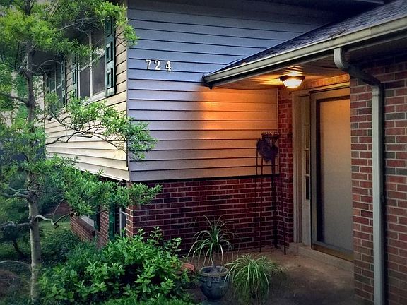 2nd image of 724 S Summerfield Dr