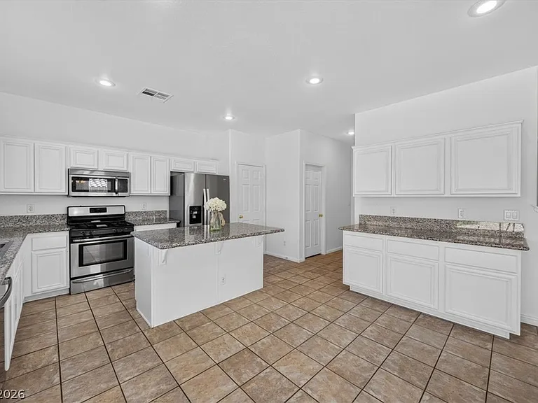 3799 Honey Ridge Ct — Photo 18