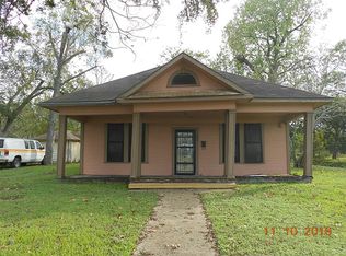 306 S Main St, Schulenburg, TX 78956