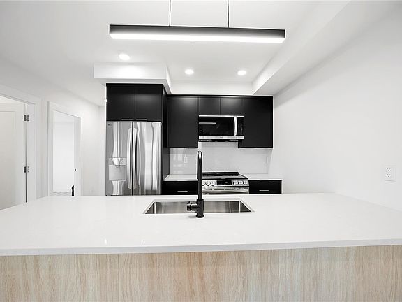 4th image of 45 Haliburton St #505