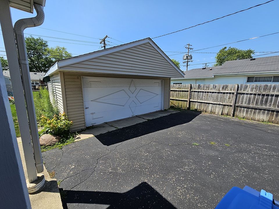2nd image of 765 E Lincoln Ave