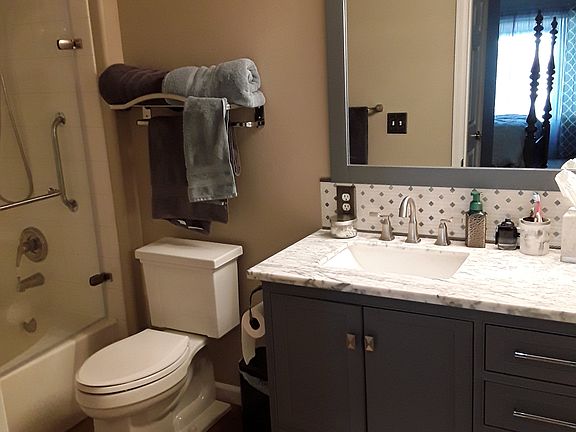 3rd image of 5415 S Dover St Unit 201