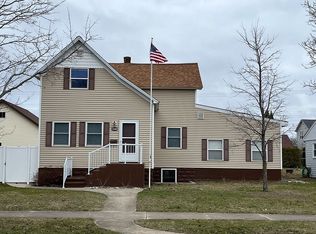 1308 Montana Ave, Gladstone, MI 49837