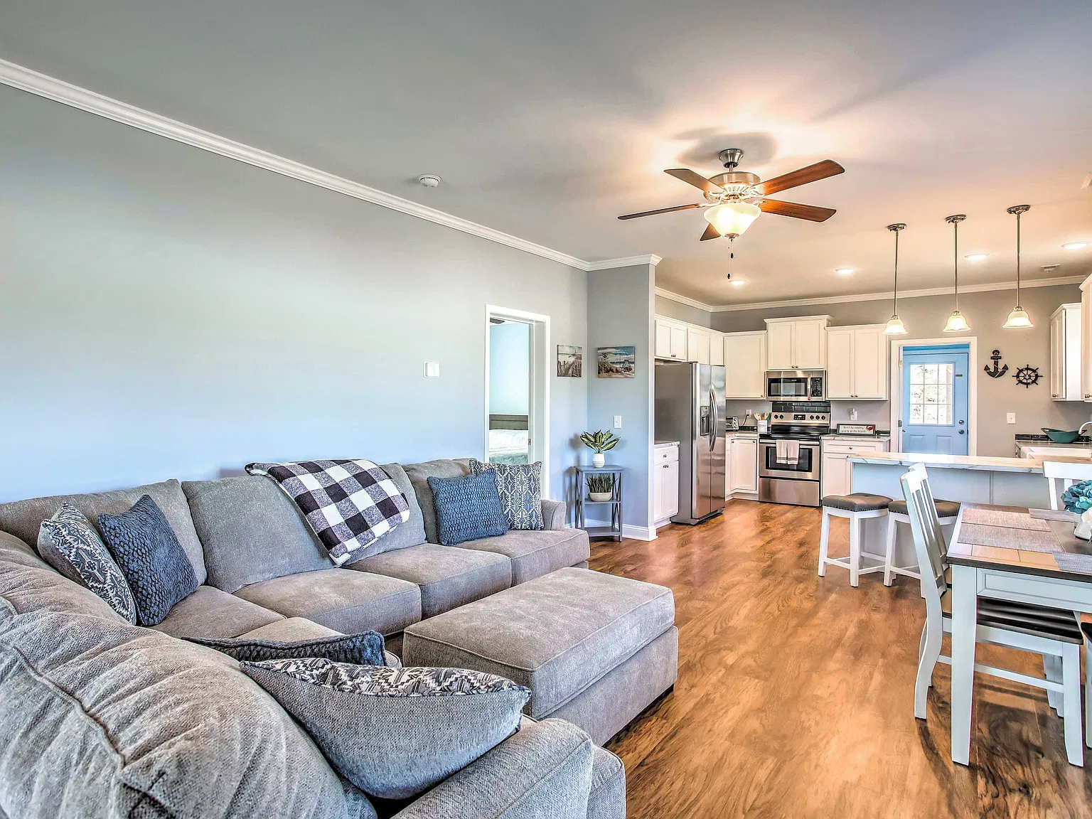 3 bed, 1500 sqft, $2,500 — Photo 3