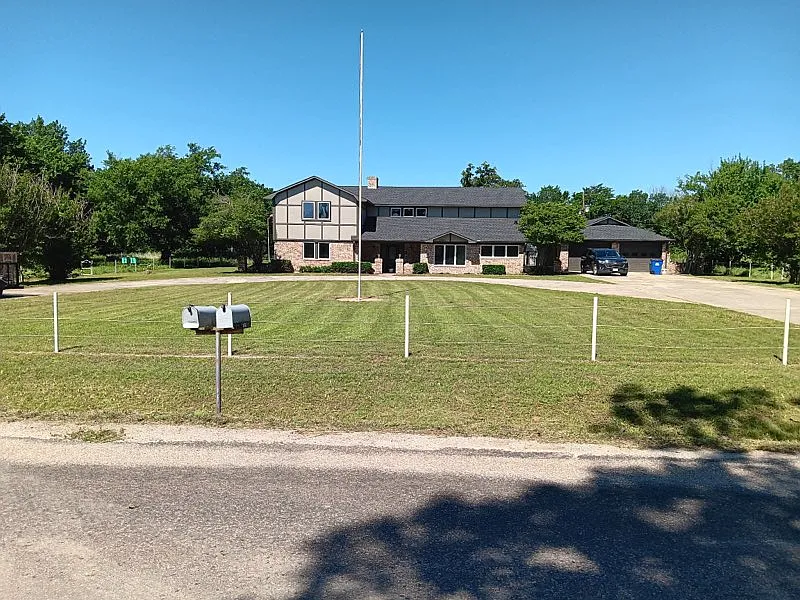 4 bed, 3.5 bath, 4482 sqft, $3,195 — Photo 1