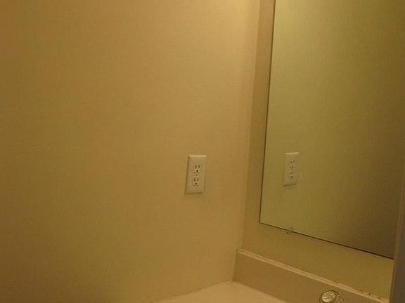 1/2 bath between living room/dinning room