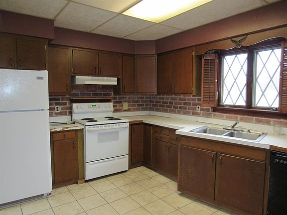 5th image of 205 Lafayette St
