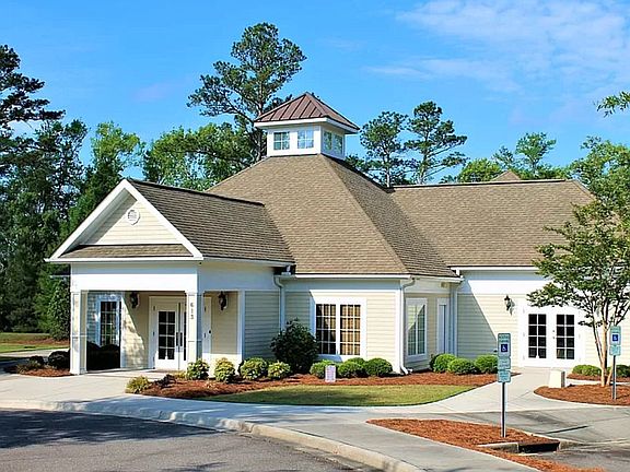 5th image of 657 Breezewood Dr SE