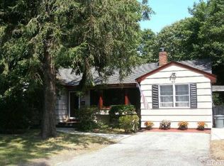 35 Timberpoint Rd, East Islip, NY 11730