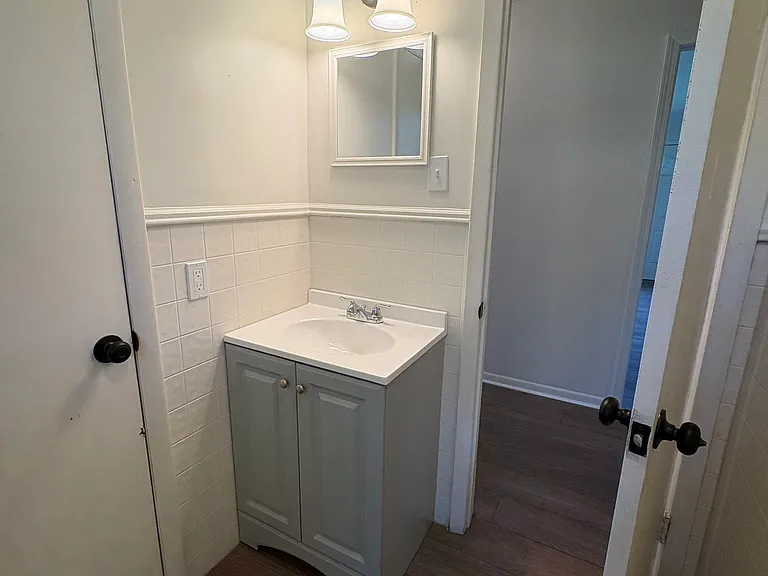 216 E Clayton St — Photo 18