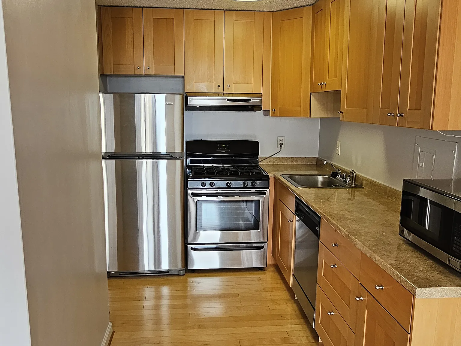 5225 Pooks Hill Rd — Photo 1