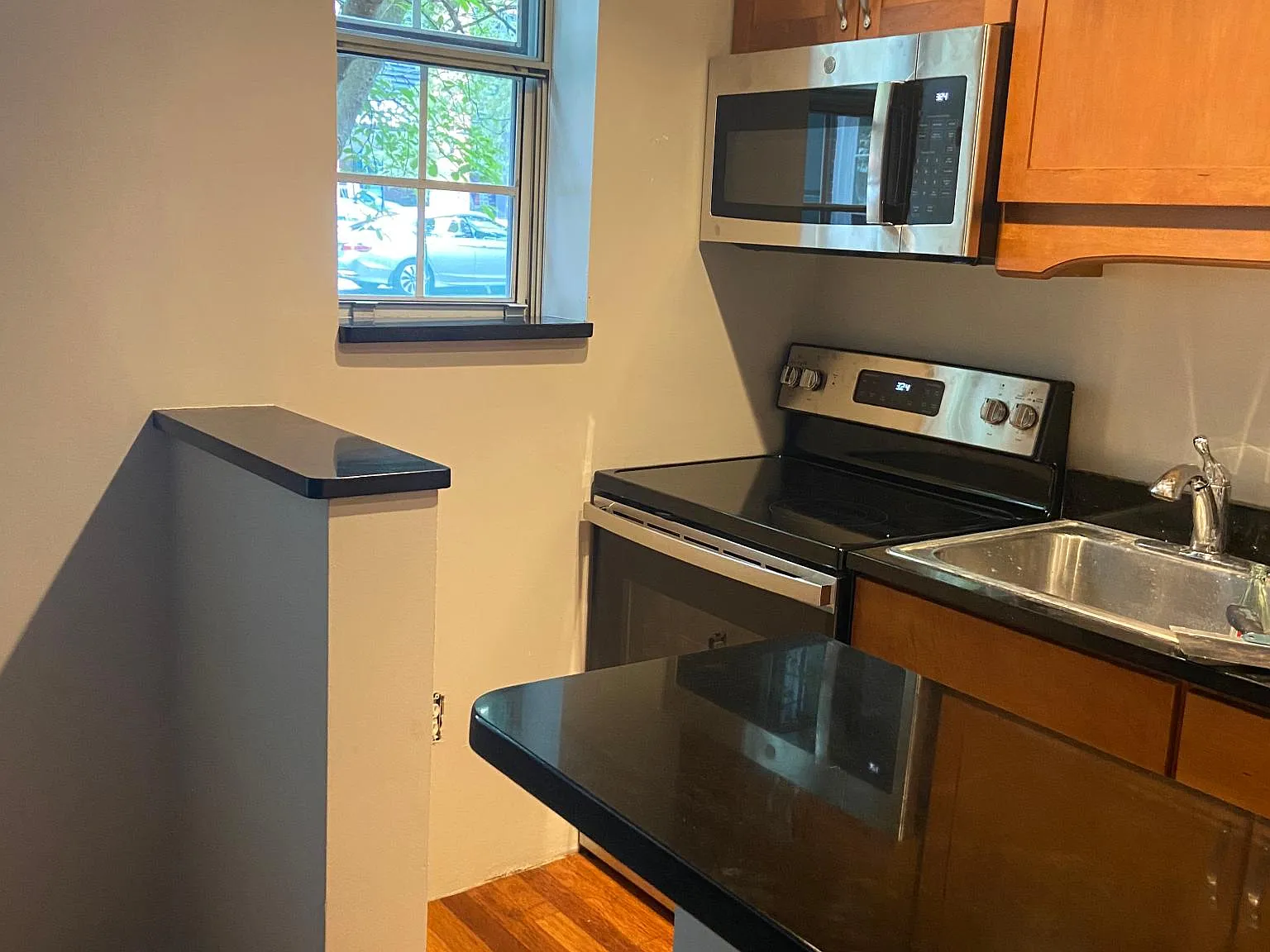 1 bed, 582 sqft, $2,000 — Photo 2