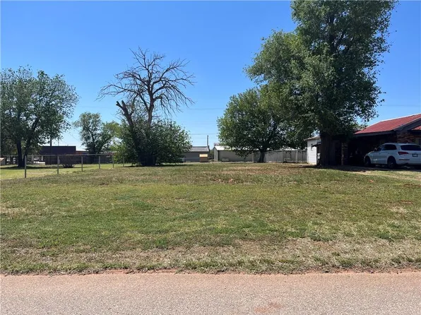 515 N Locust Ave #21, Elk City, OK 73644