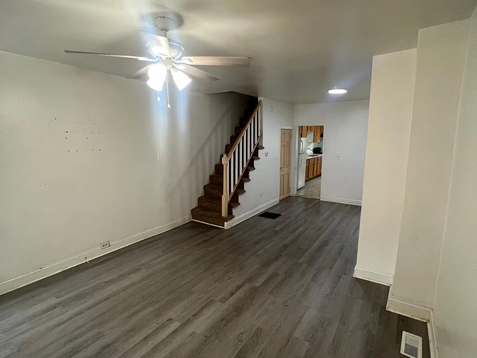 3 bed, 1054 sqft, $1,550 — Photo 2