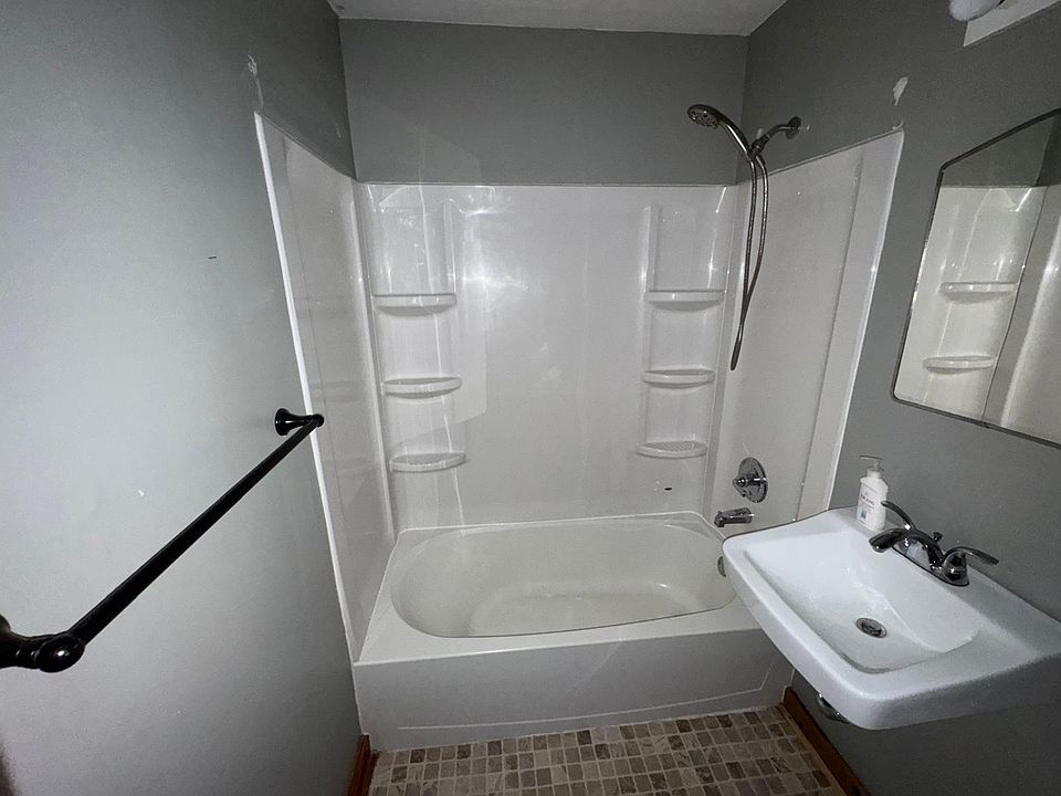1st image of 521 Lansvale St