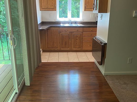 3rd image of 1646 Farmington Ave APT 3