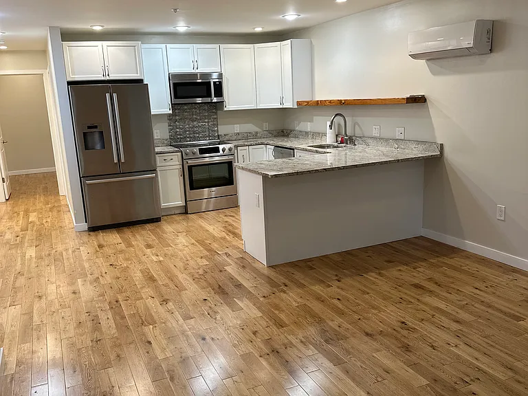 1120 Walnut St #3F — Photo 6