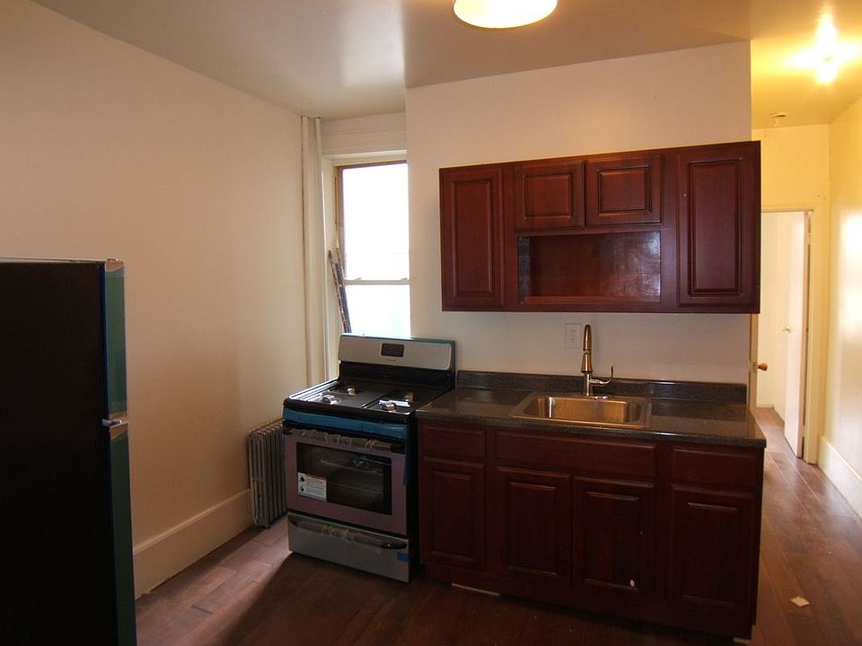 1st image of 353 Tompkins Ave APT 3R