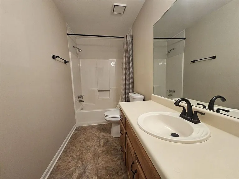 290 Oakmere Dr — Photo 18