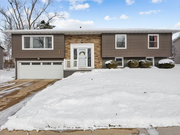 316 Sussex Dr NE, Cedar Rapids, IA 52402