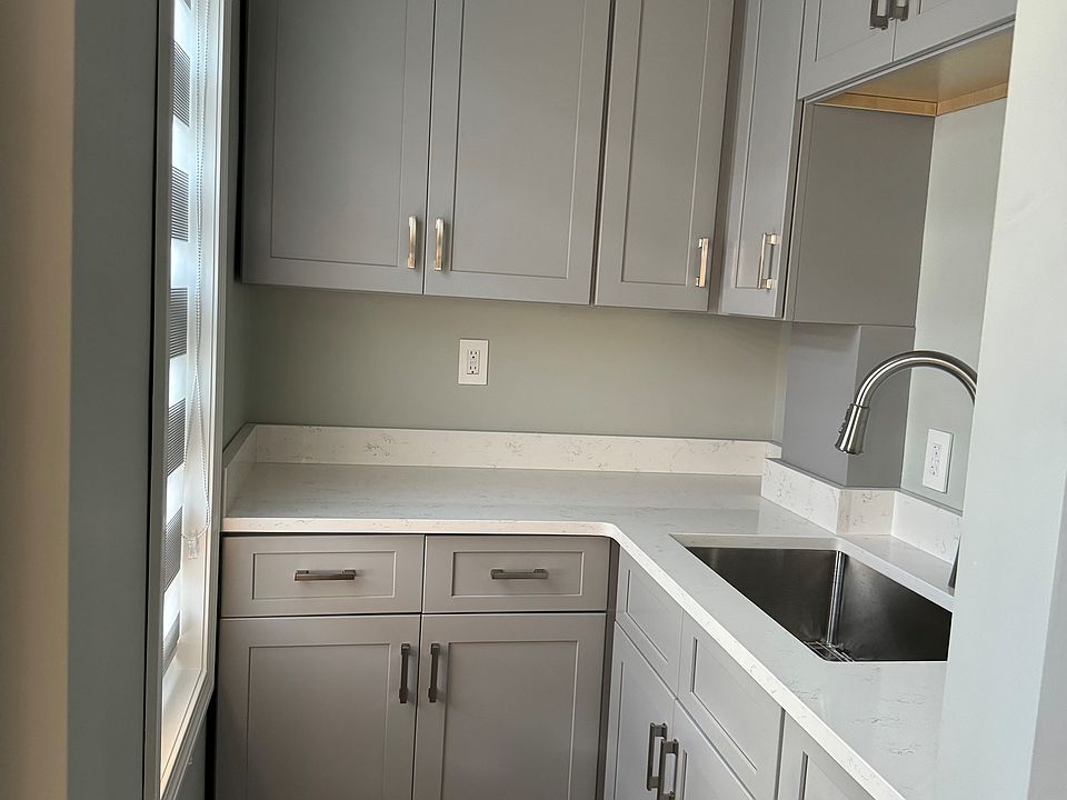 4 Fairbanks St Worcester MA Zillow