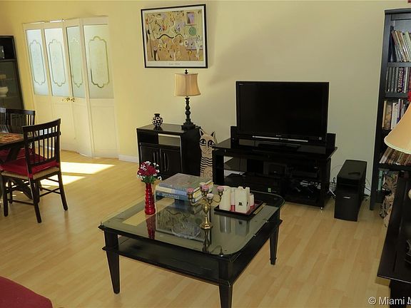 4th image of 18181 NE 31st Ct APT 503