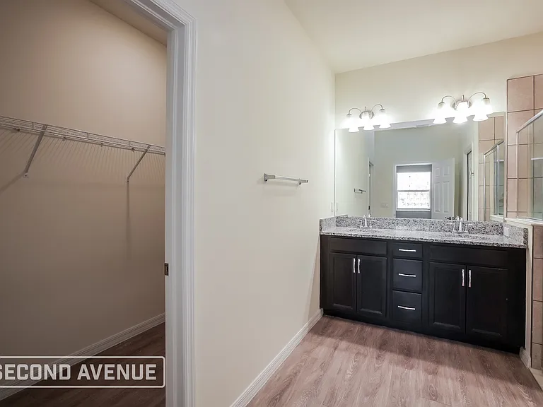 2721 NW 18th Pl — Photo 14