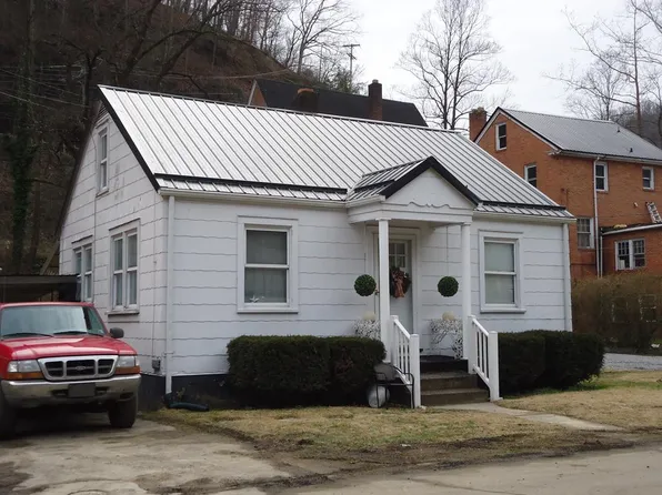 40 Lake Dr, Welch, WV 24801